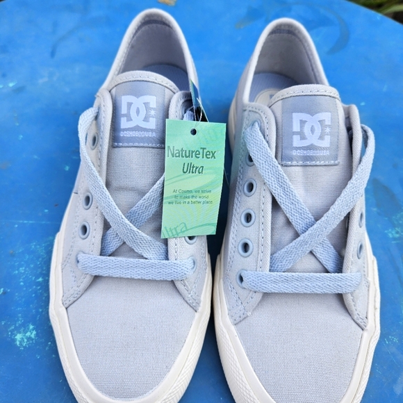 DC Women's Canvas Shoes Size 5 - Picture 5 of 16